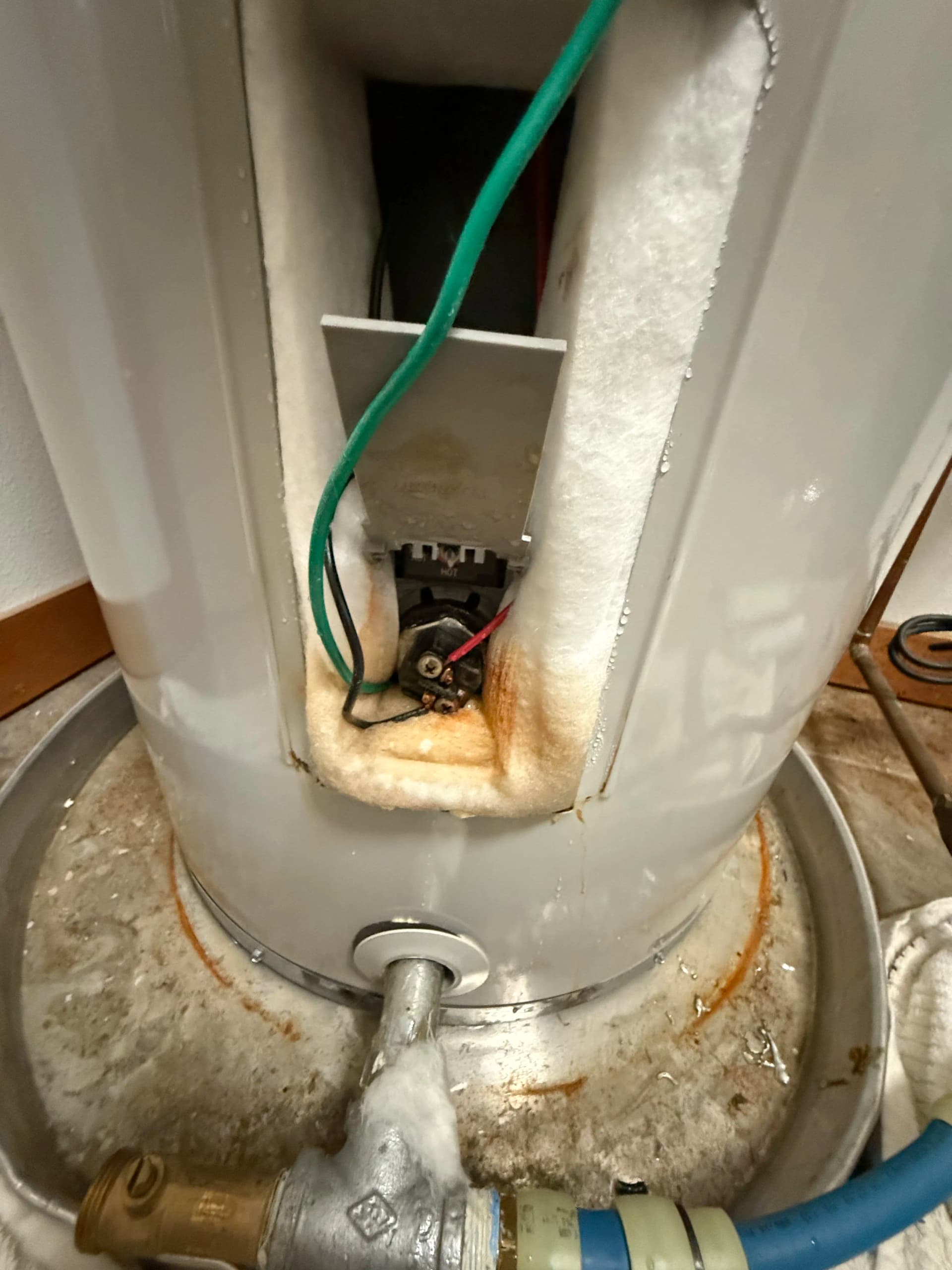 Gallery photos for 50-Gallon Rheem Electric Water Heater Replacement with Expansion Tank: Image #1