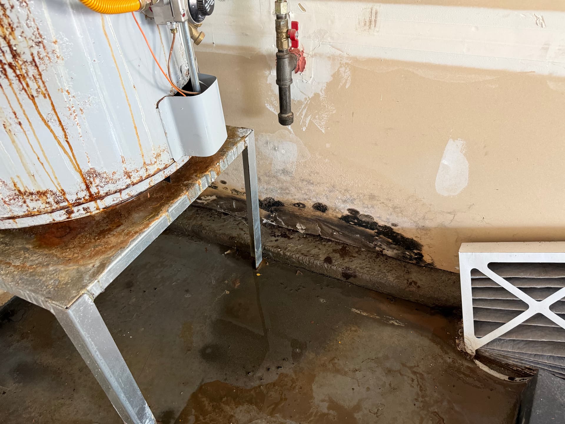 Gallery photos for When a Water Heater Fails This Bad It Takes Everything With It: Image #1